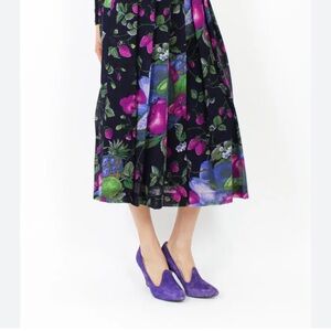 Geiger Vibrant Floral navy  and Purple fruit print wool Midi  Skirt  size 36